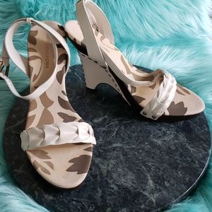 BCBGAXAZRIA White Braided Wedges 7B